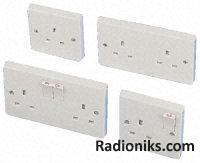 White 1 gang non-switched socket,13A